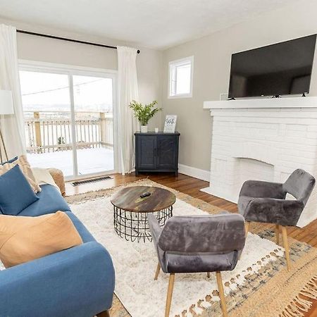 Cozy Riverfront Bungalow With Stunning Views Covington Kültér fotó