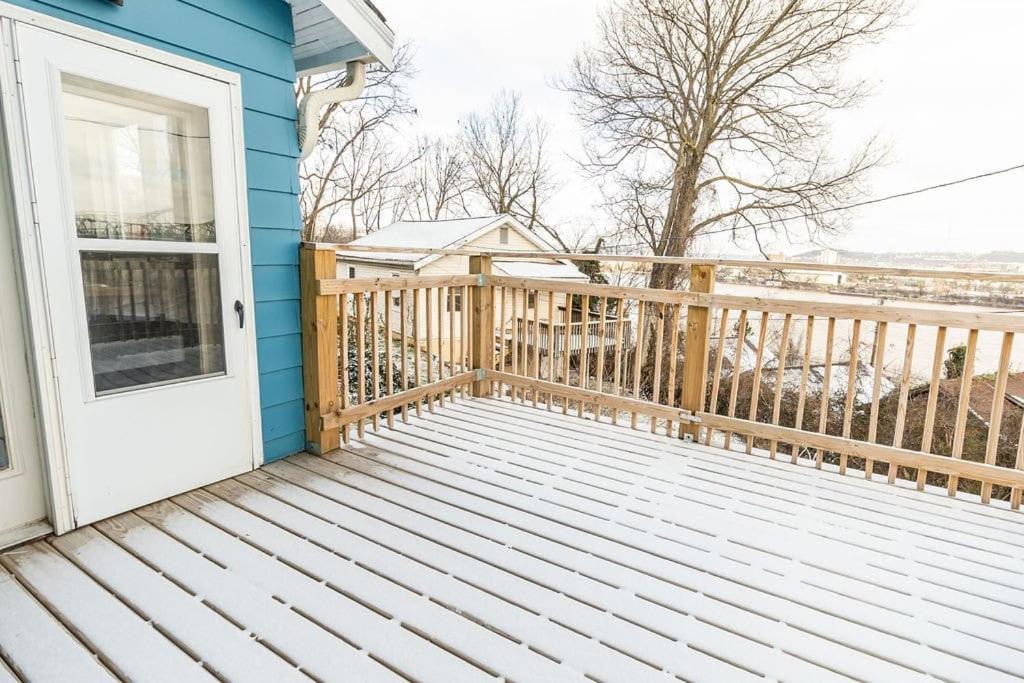 Cozy Riverfront Bungalow With Stunning Views Covington Kültér fotó