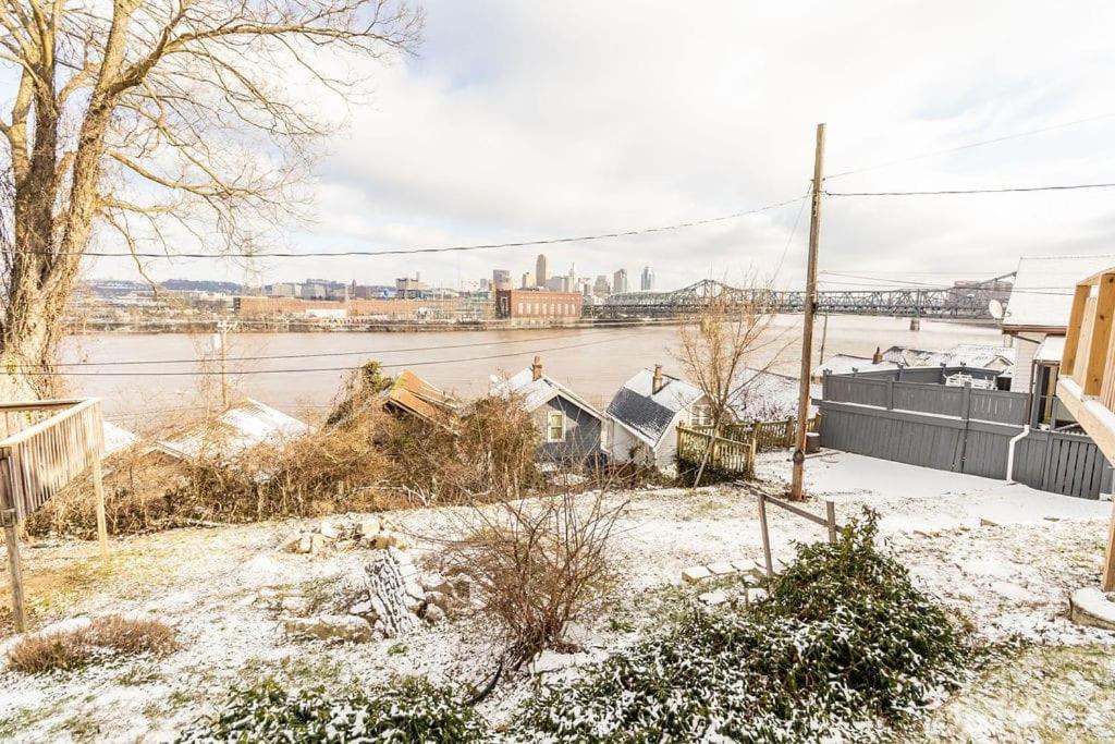 Cozy Riverfront Bungalow With Stunning Views Covington Kültér fotó