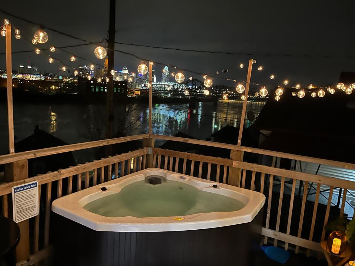 Cozy Riverfront Bungalow With Stunning Views Covington Kültér fotó